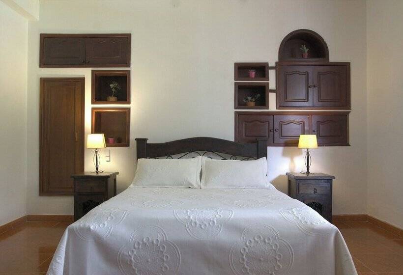 Hotel Chalet El Castillo By Majuva