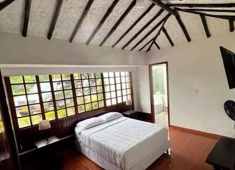 هتل Chalet El Castillo By Majuva