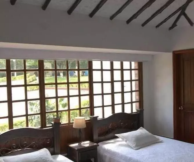 هتل Chalet El Castillo By Majuva