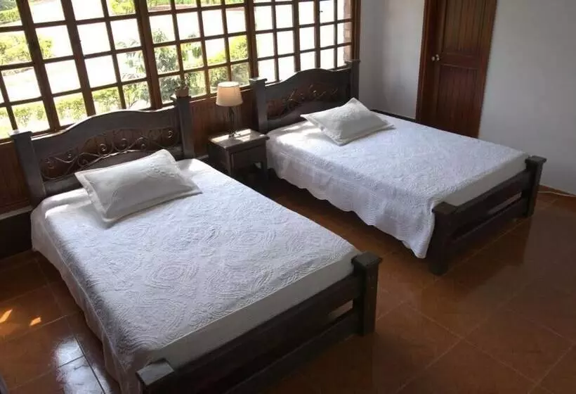 هتل Chalet El Castillo By Majuva