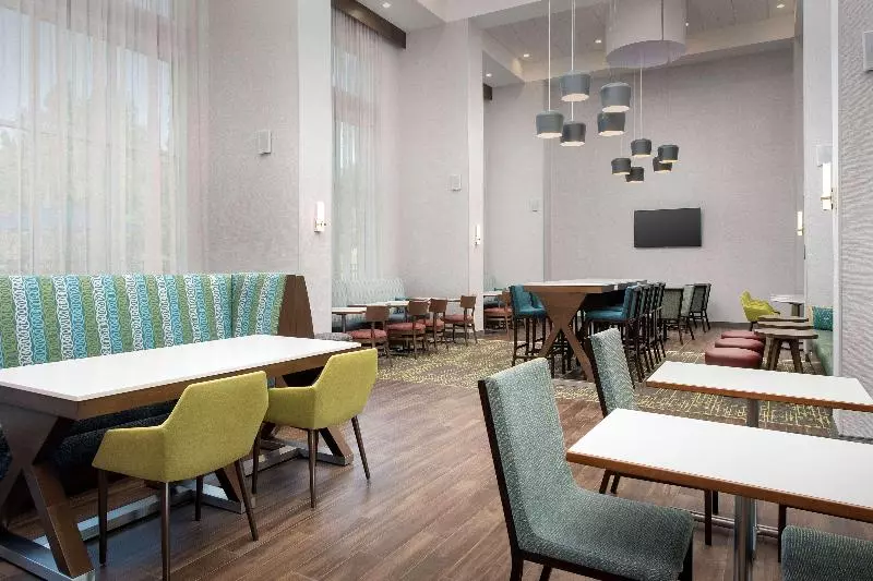 ホテル Hampton Inn & Suites Charlotte Airport Lake Pointe