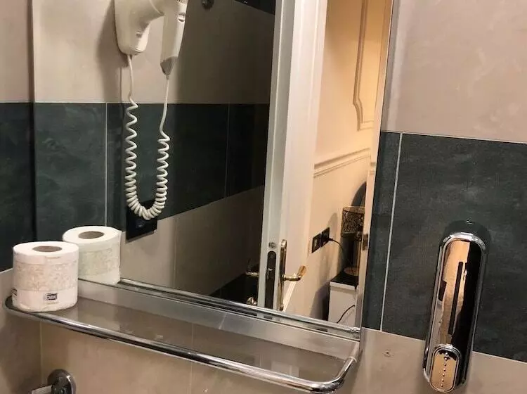 هتل The Port Residence