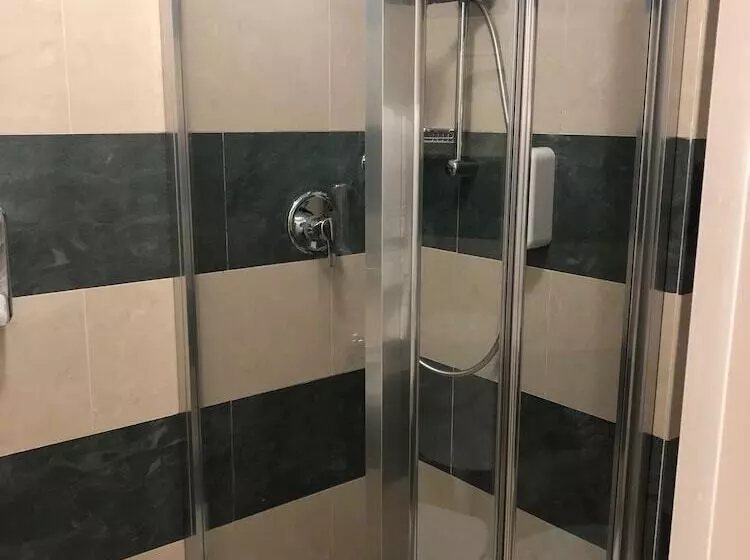 هتل The Port Residence