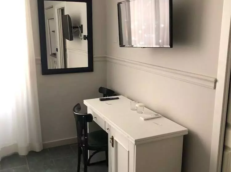 هتل The Port Residence