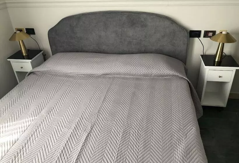 هتل The Port Residence