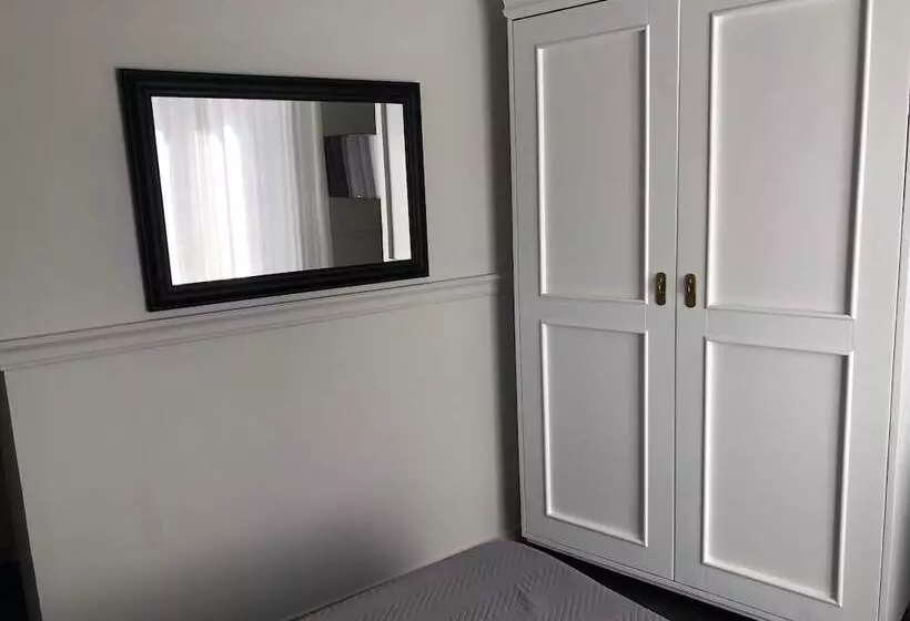 هتل The Port Residence