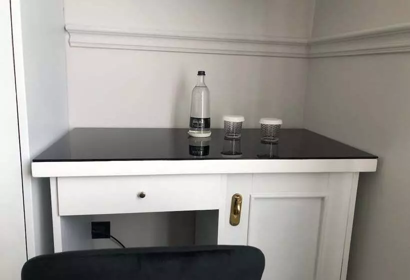 هتل The Port Residence