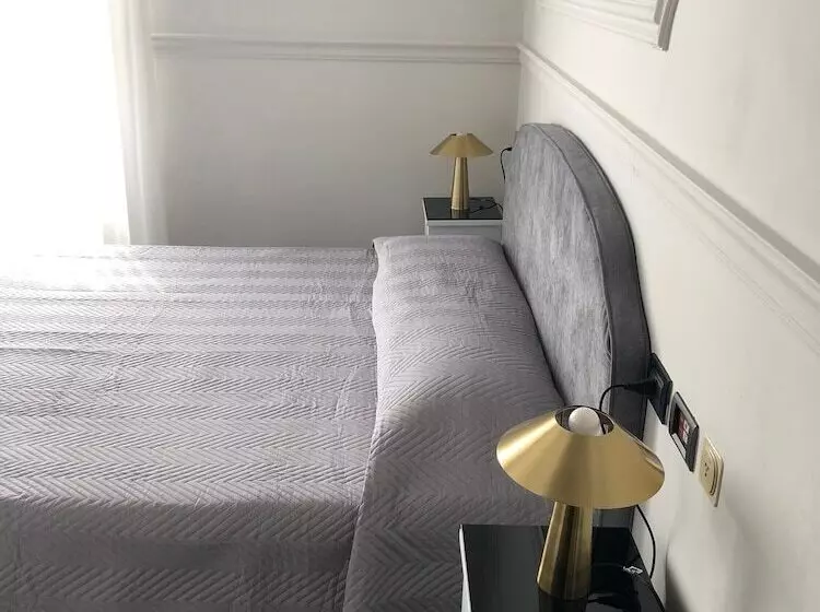 هتل The Port Residence