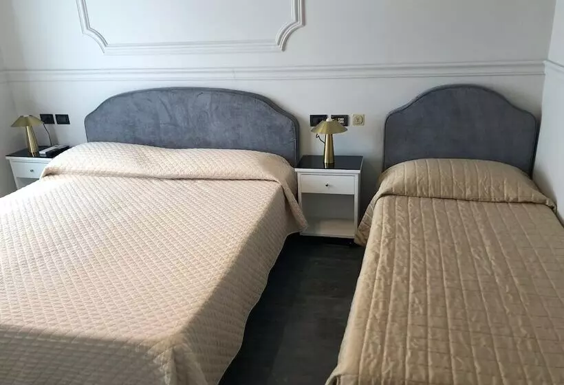 هتل The Port Residence