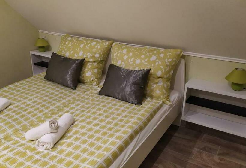 פנסיון Arcadia Guesthouse