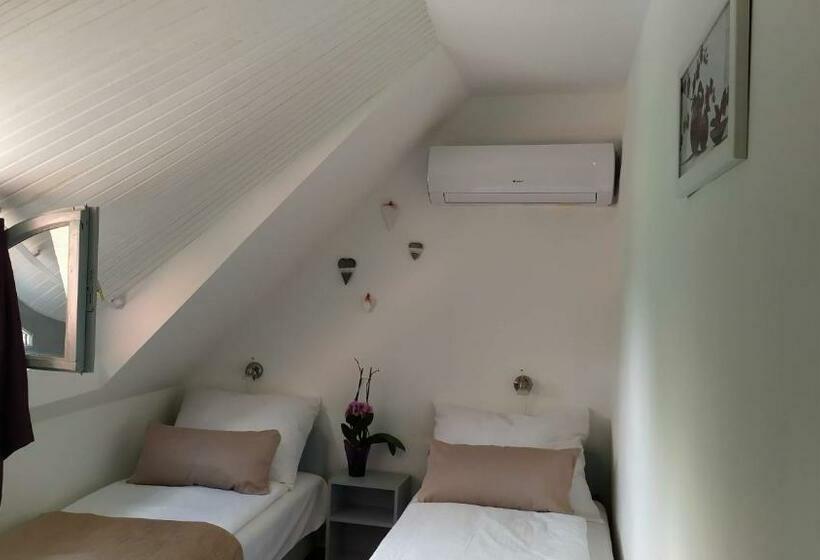 פנסיון Arcadia Guesthouse