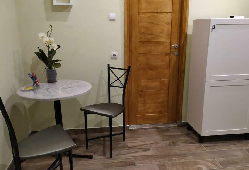 פנסיון Arcadia Guesthouse