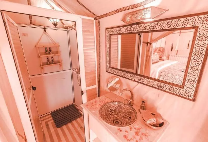 هتل Caravanserai Luxury Desert Camps