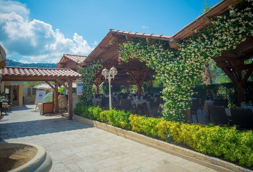 فندق Hôtel Lou Castelet