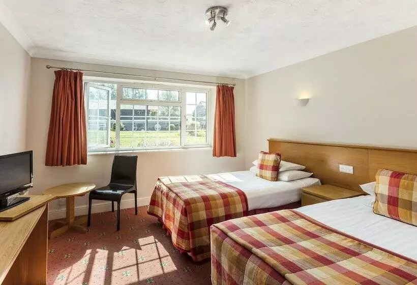 Hotelli Roydon Marina Village