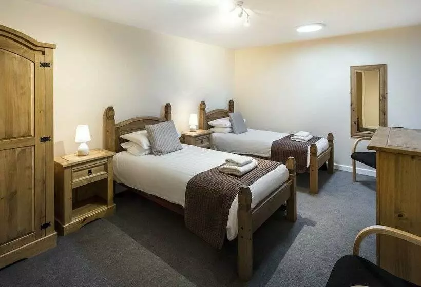 Hotelli Roydon Marina Village