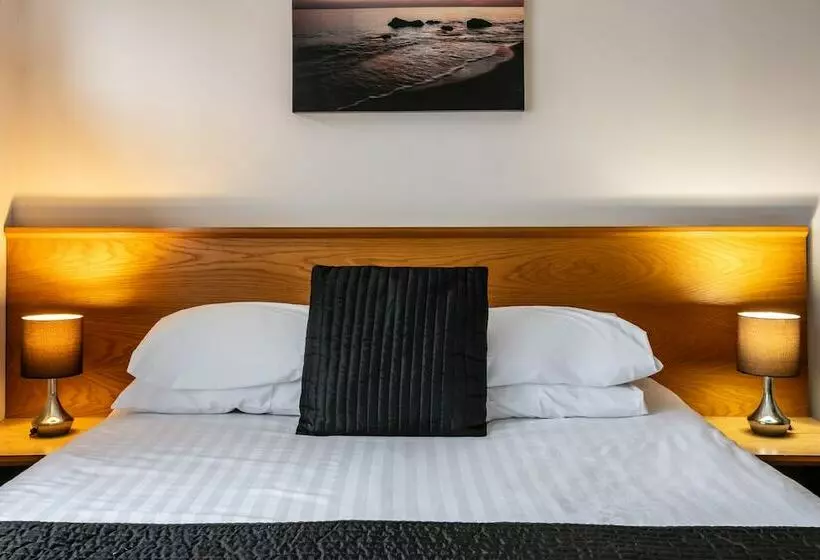 Hotelli Roydon Marina Village