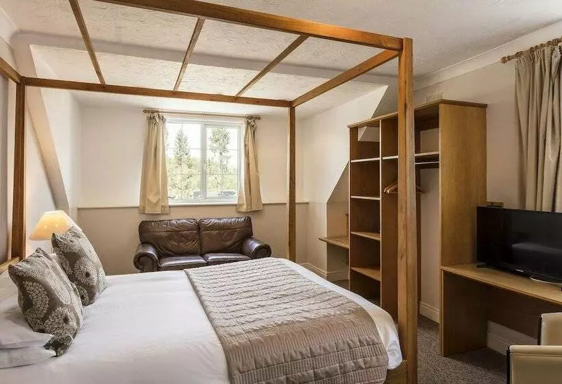 Hotelli Roydon Marina Village