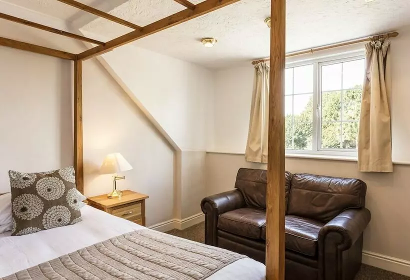 Hotelli Roydon Marina Village