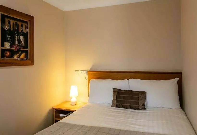 Hotelli Roydon Marina Village