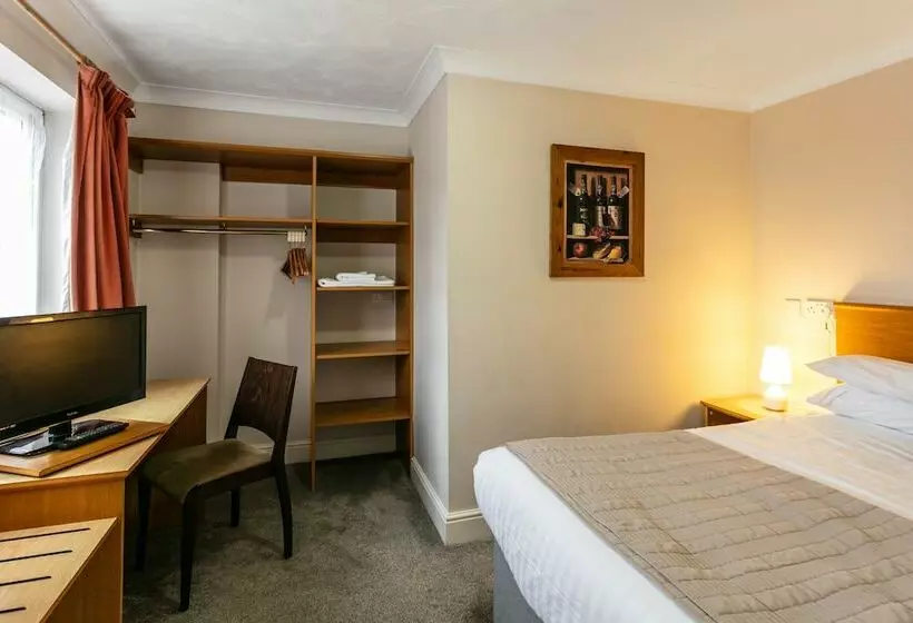 Hotelli Roydon Marina Village