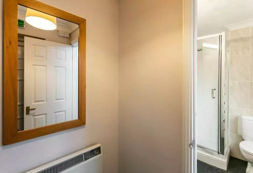 Hotelli Roydon Marina Village