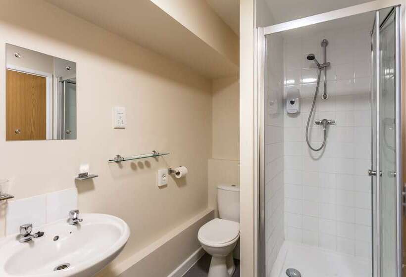 בית מלון כפרי Roydon Marina Village