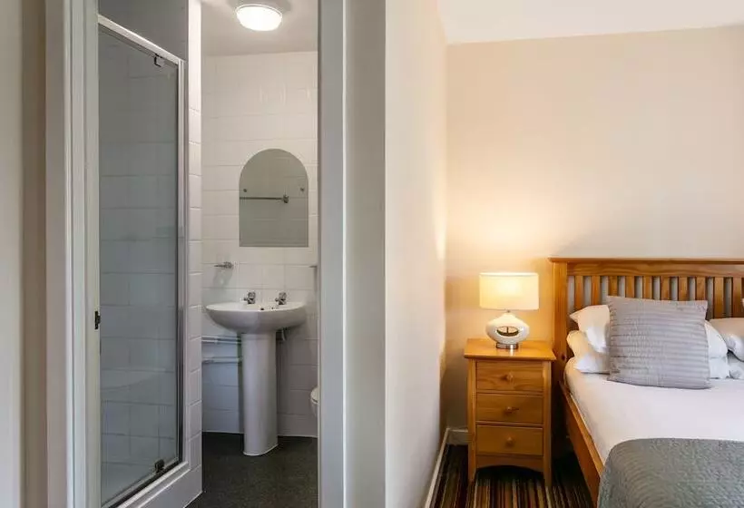 Hotelli Roydon Marina Village