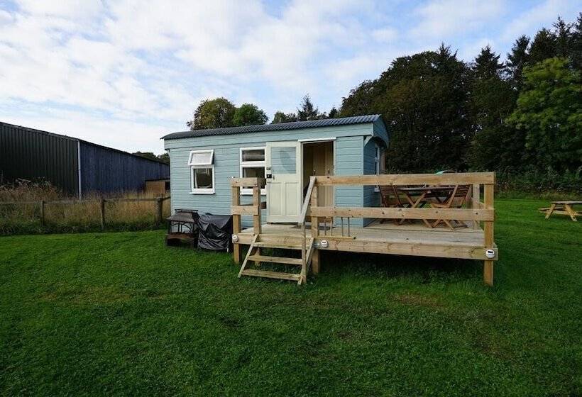 Showman S Hut @ Westcote