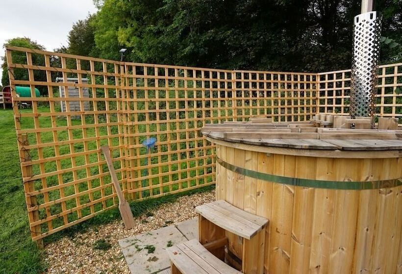 Showman S Hut @ Westcote