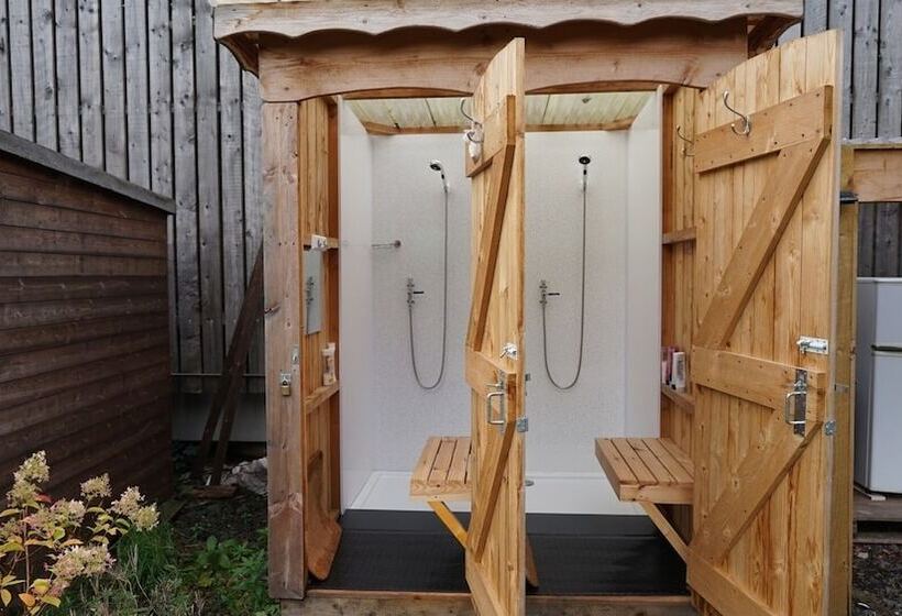 Showman S Hut @ Westcote