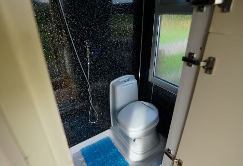 Showman S Hut @ Westcote