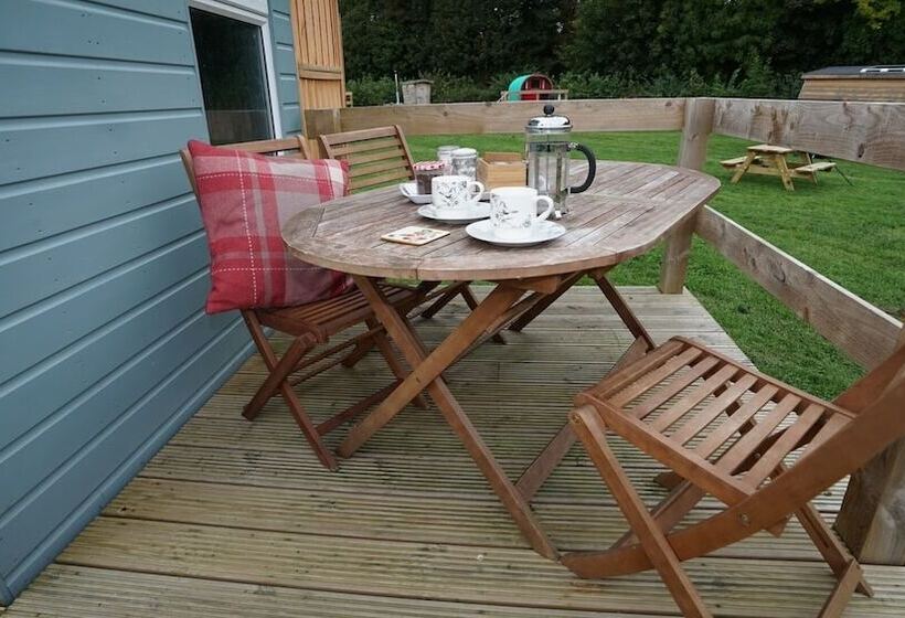 Showman S Hut @ Westcote