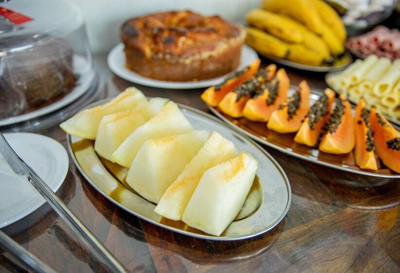 הוסטל Pousada Cadiz   Piscina Climatizada