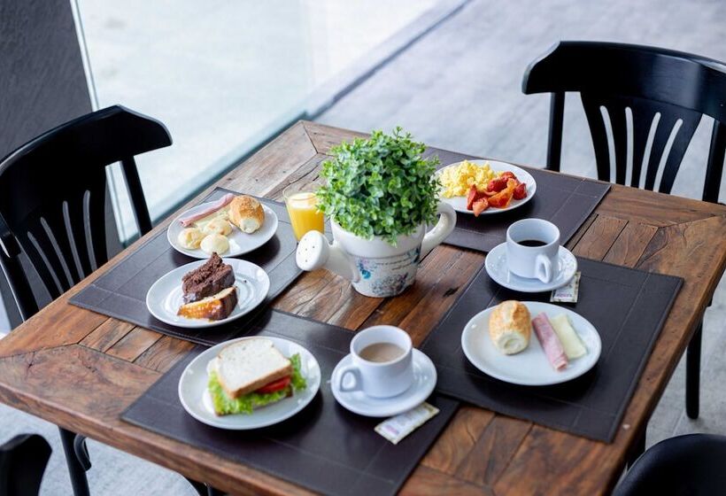 הוסטל Pousada Cadiz   Piscina Climatizada