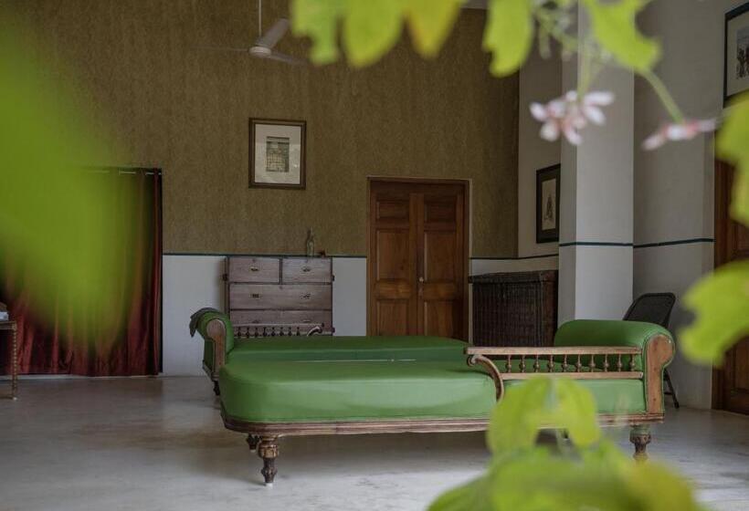 تختخواب و صبحانه La Closerie   Bay Of Bengal