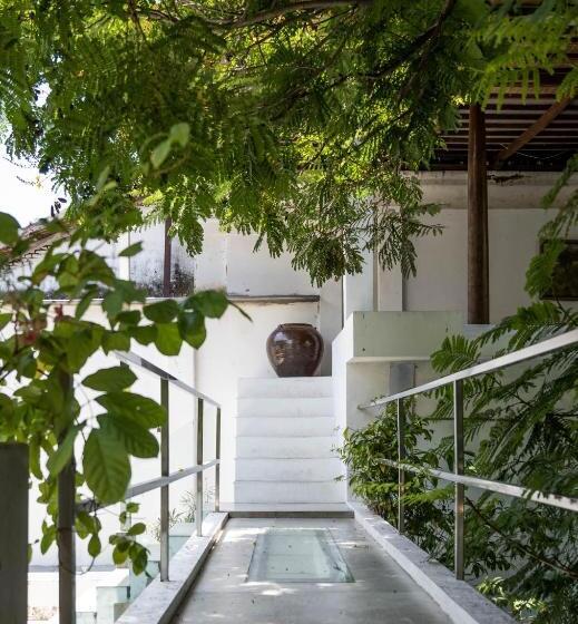 تختخواب و صبحانه La Closerie   Bay Of Bengal