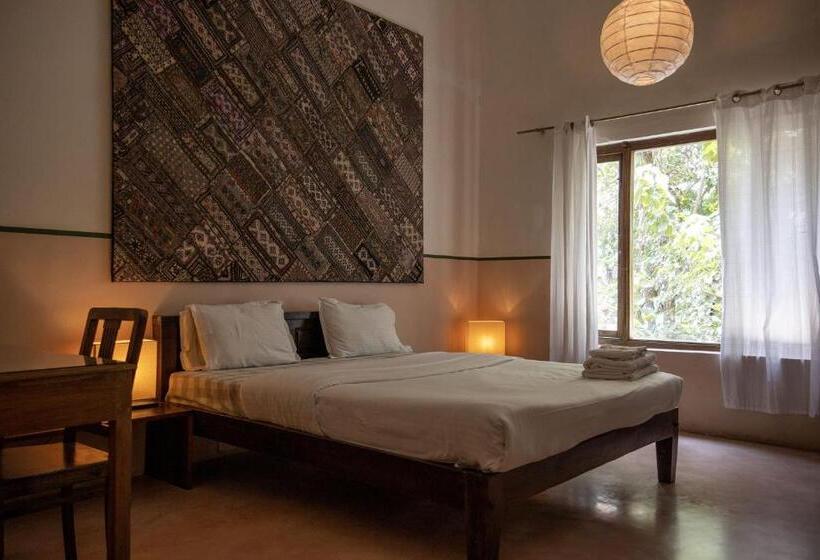 تختخواب و صبحانه La Closerie   Bay Of Bengal