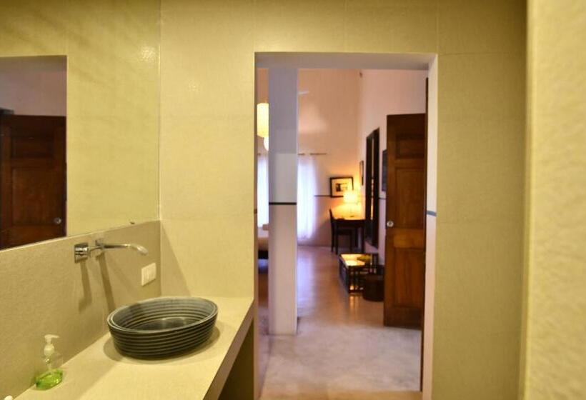 تختخواب و صبحانه La Closerie   Bay Of Bengal