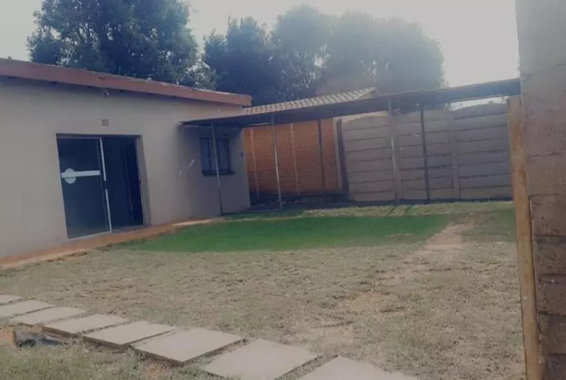 Majatalo Dreams Guest Inn Raceview