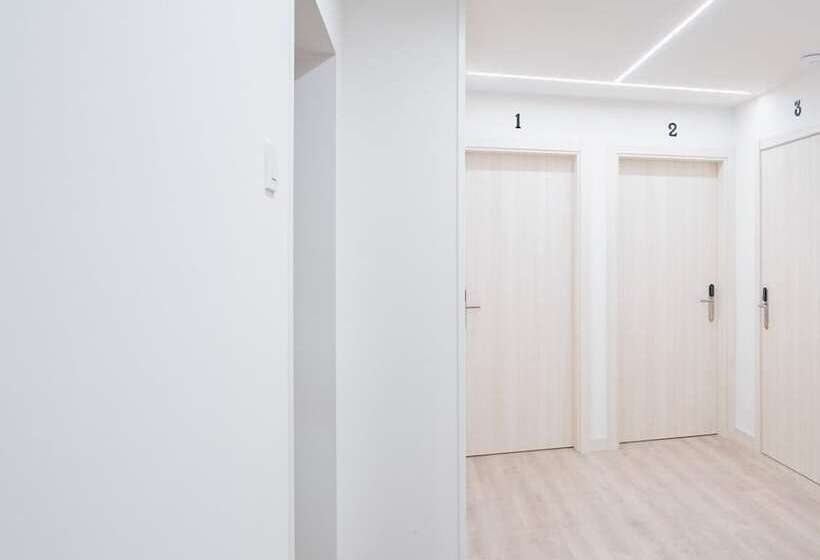 פנסיון Mirotzas And Apartments