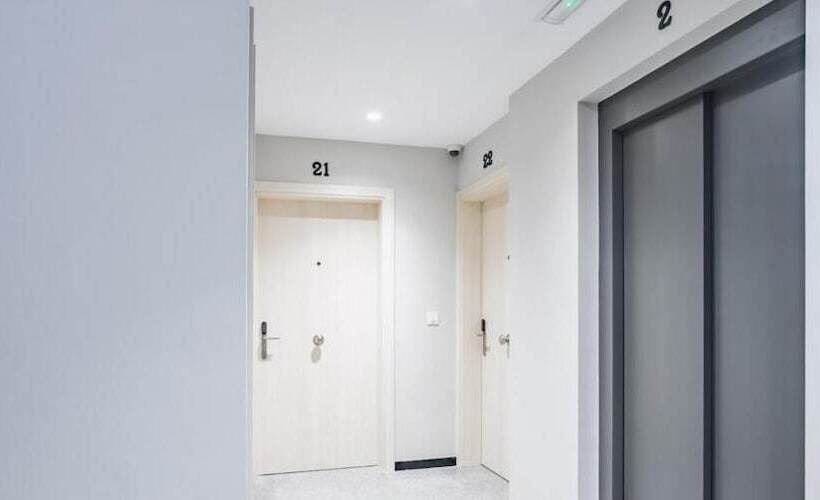 פנסיון Mirotzas And Apartments