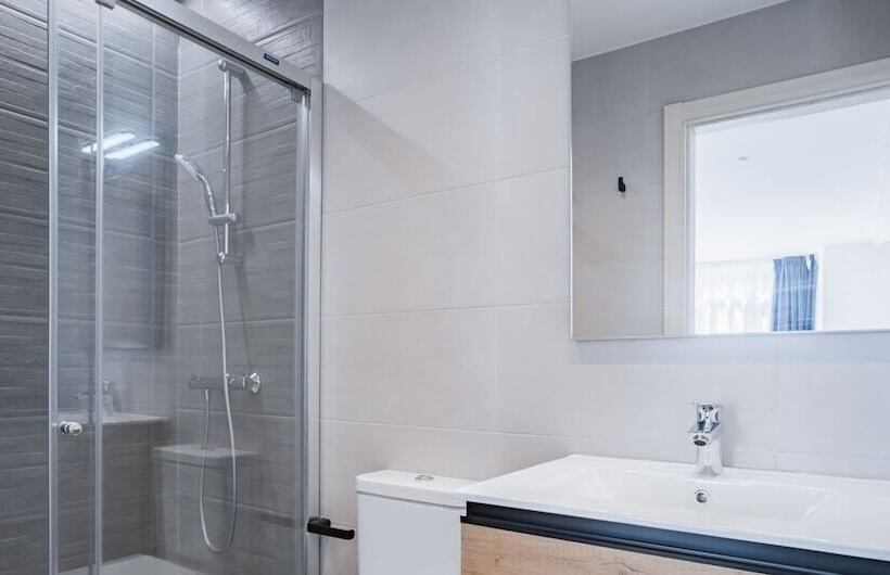 פנסיון Mirotzas And Apartments