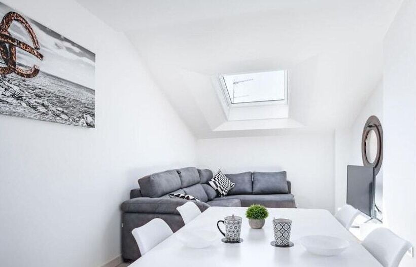 פנסיון Mirotzas And Apartments