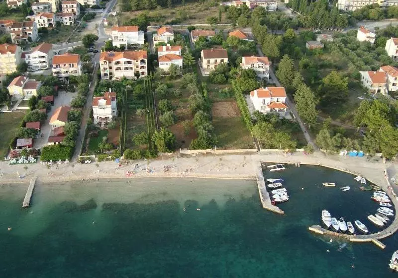 ホテル Adria Apartments