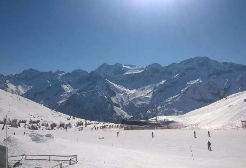 Отель Albergo Eden