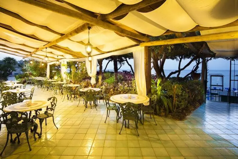 Отель Ambasciatori