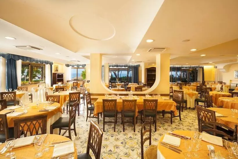 Отель Ambasciatori