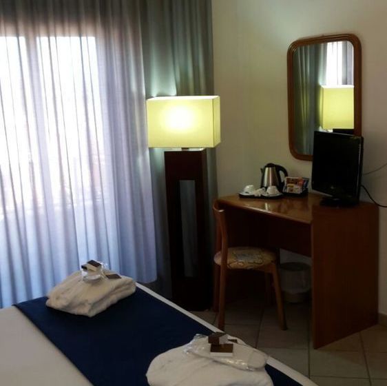 Отель Fly  Cagliari