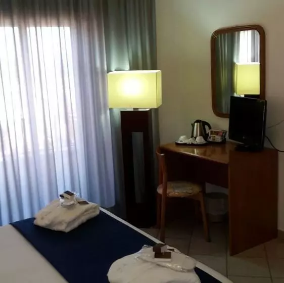 Отель Fly  Cagliari